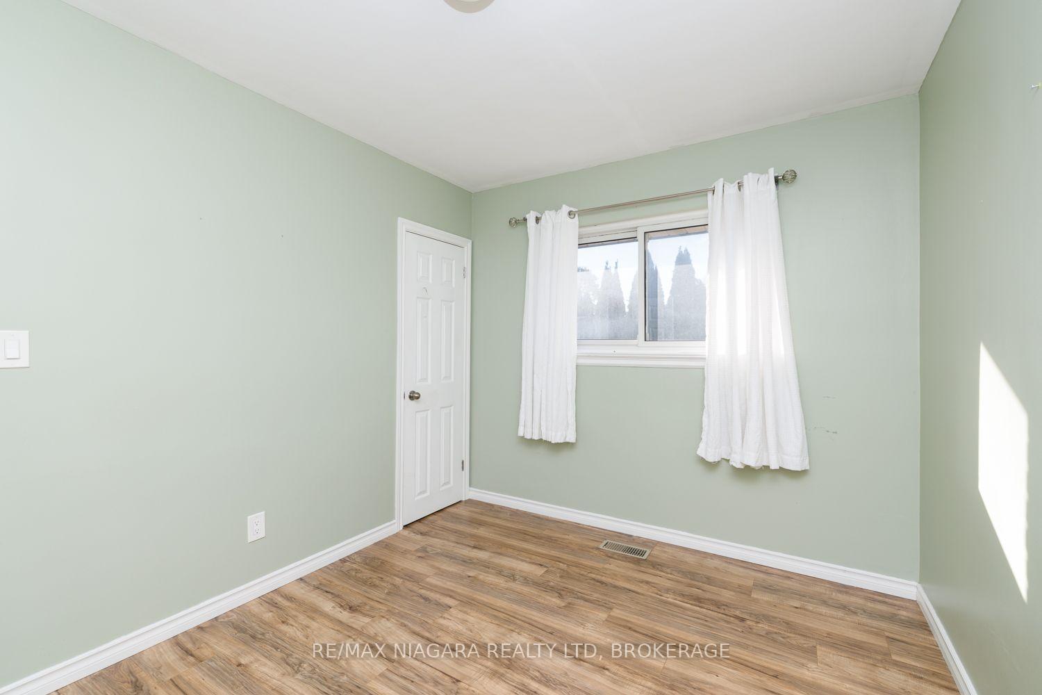 Photo 16 of 6 Broadmore Avenue, St. Catharines, Carlton/Bunting — HOMEH