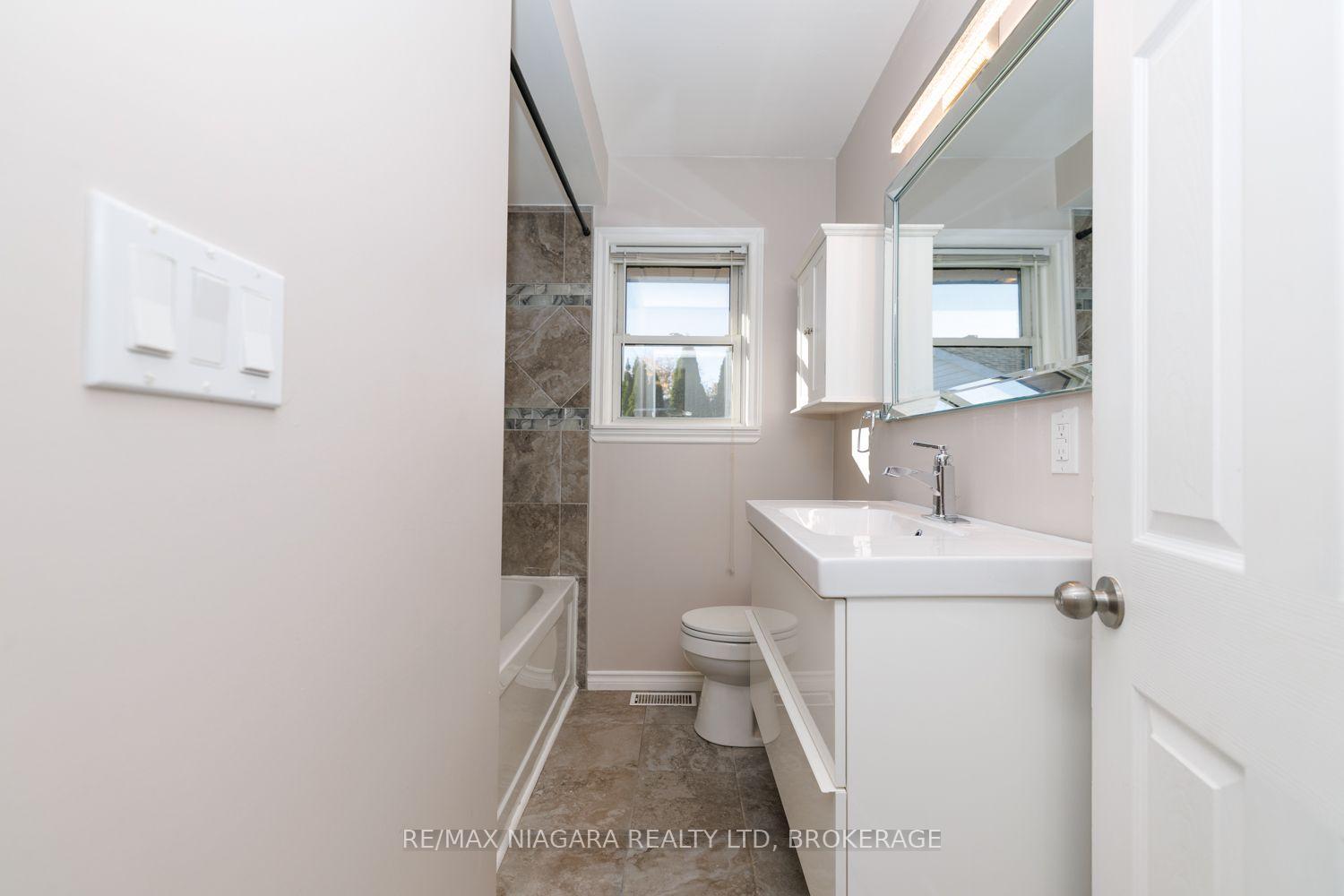 Photo 17 of 6 Broadmore Avenue, St. Catharines, Carlton/Bunting — HOMEH