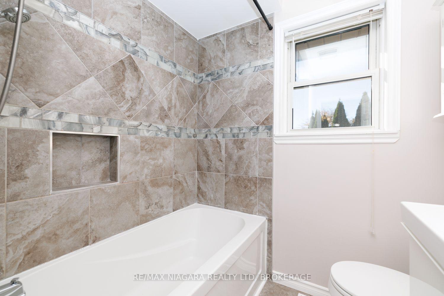 Photo 18 of 6 Broadmore Avenue, St. Catharines, Carlton/Bunting — HOMEH