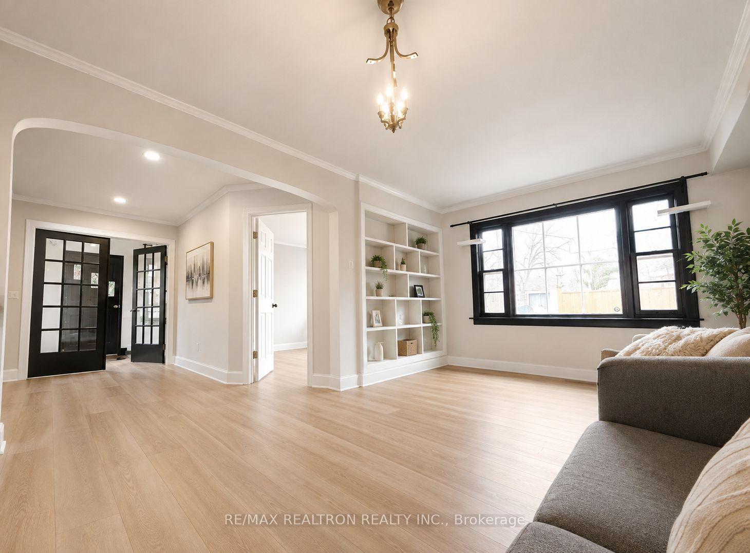Photo of Unit Front, 192 Lincoln Road W
