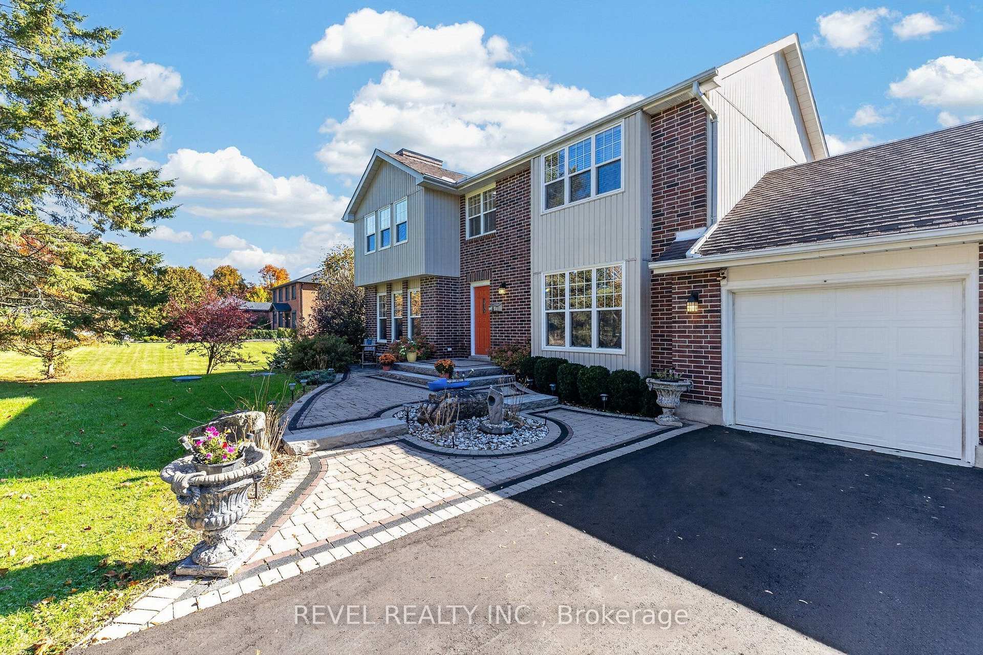Photo 4 of 2084 Fifteenth Side Road, Milton, Moffat — HOMEH