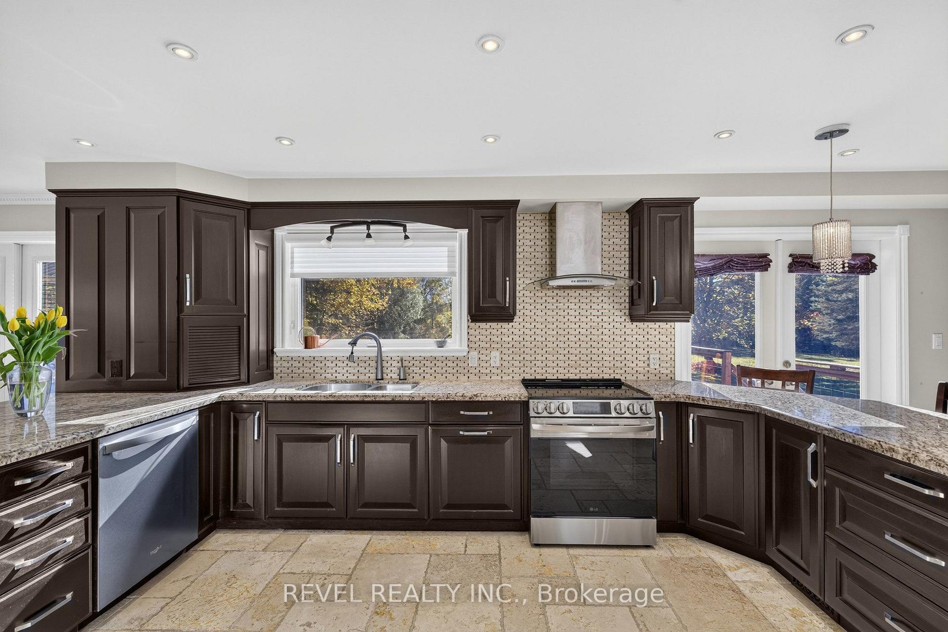 Photo 17 of 2084 Fifteenth Side Road, Milton, Moffat — HOMEH