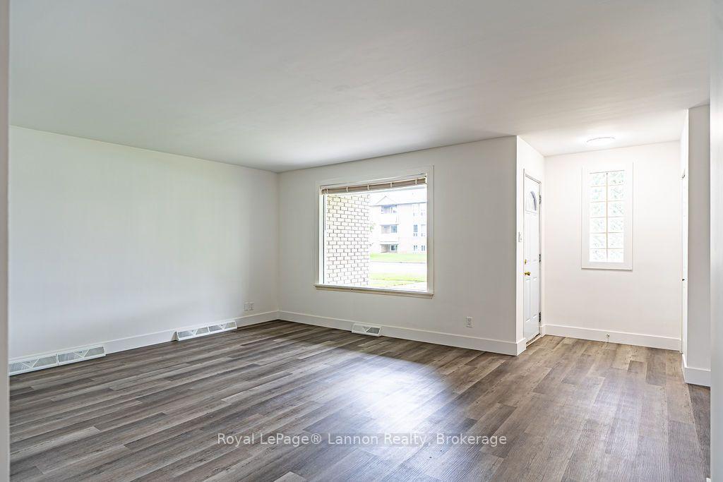 Photo 6 of 356 Kingsway Avenue, Thunder Bay, Hyde Park — HOMEH