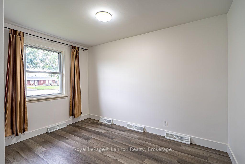 Photo 13 of 356 Kingsway Avenue, Thunder Bay, Hyde Park — HOMEH