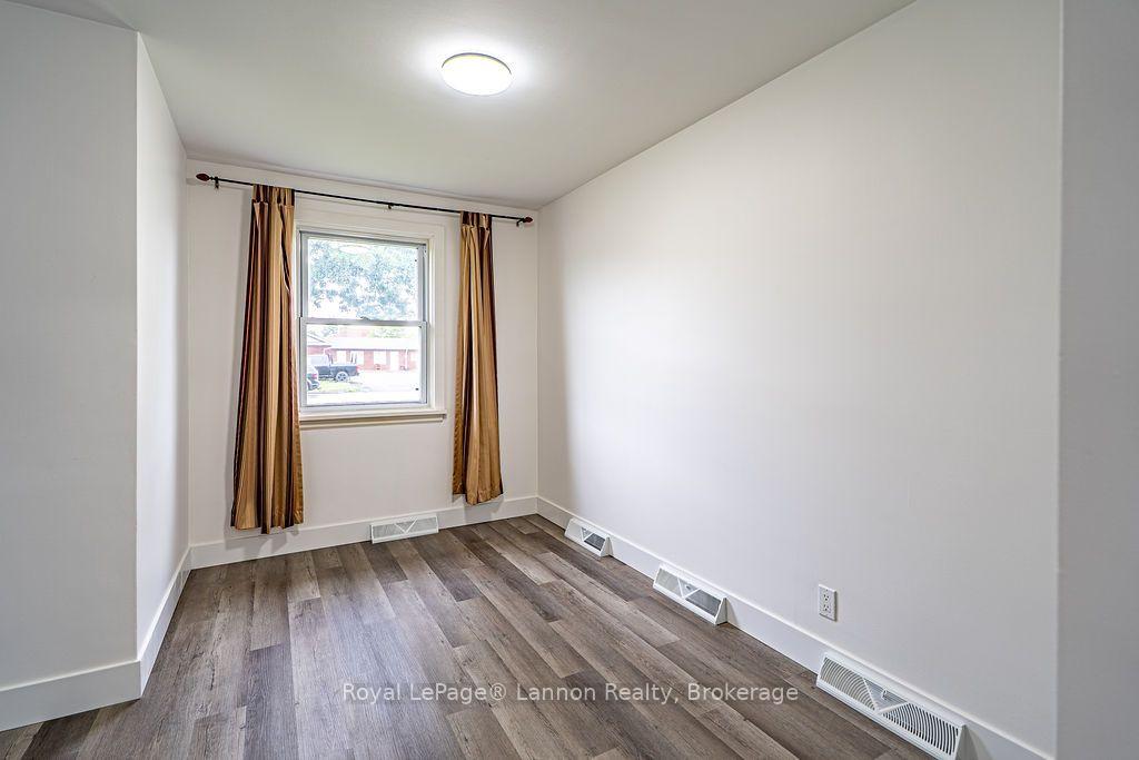 Photo 15 of 356 Kingsway Avenue, Thunder Bay, Hyde Park — HOMEH