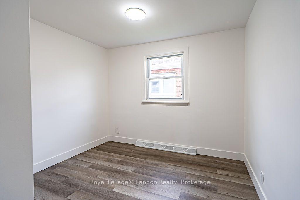 Photo 16 of 356 Kingsway Avenue, Thunder Bay, Hyde Park — HOMEH