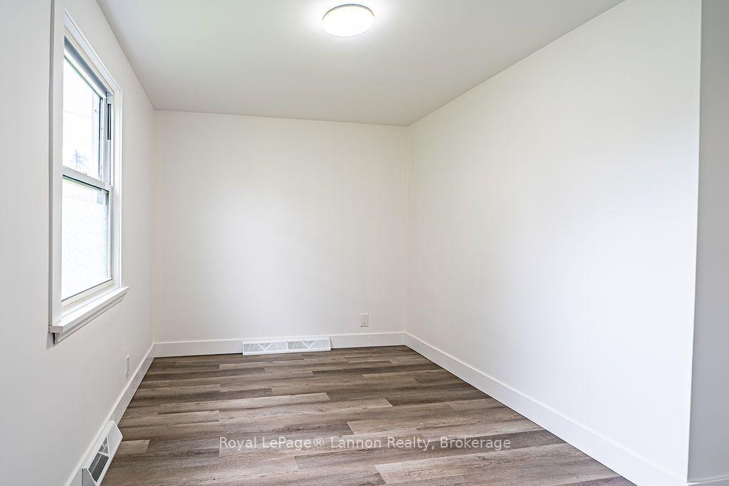 Photo 21 of 356 Kingsway Avenue, Thunder Bay, Hyde Park — HOMEH
