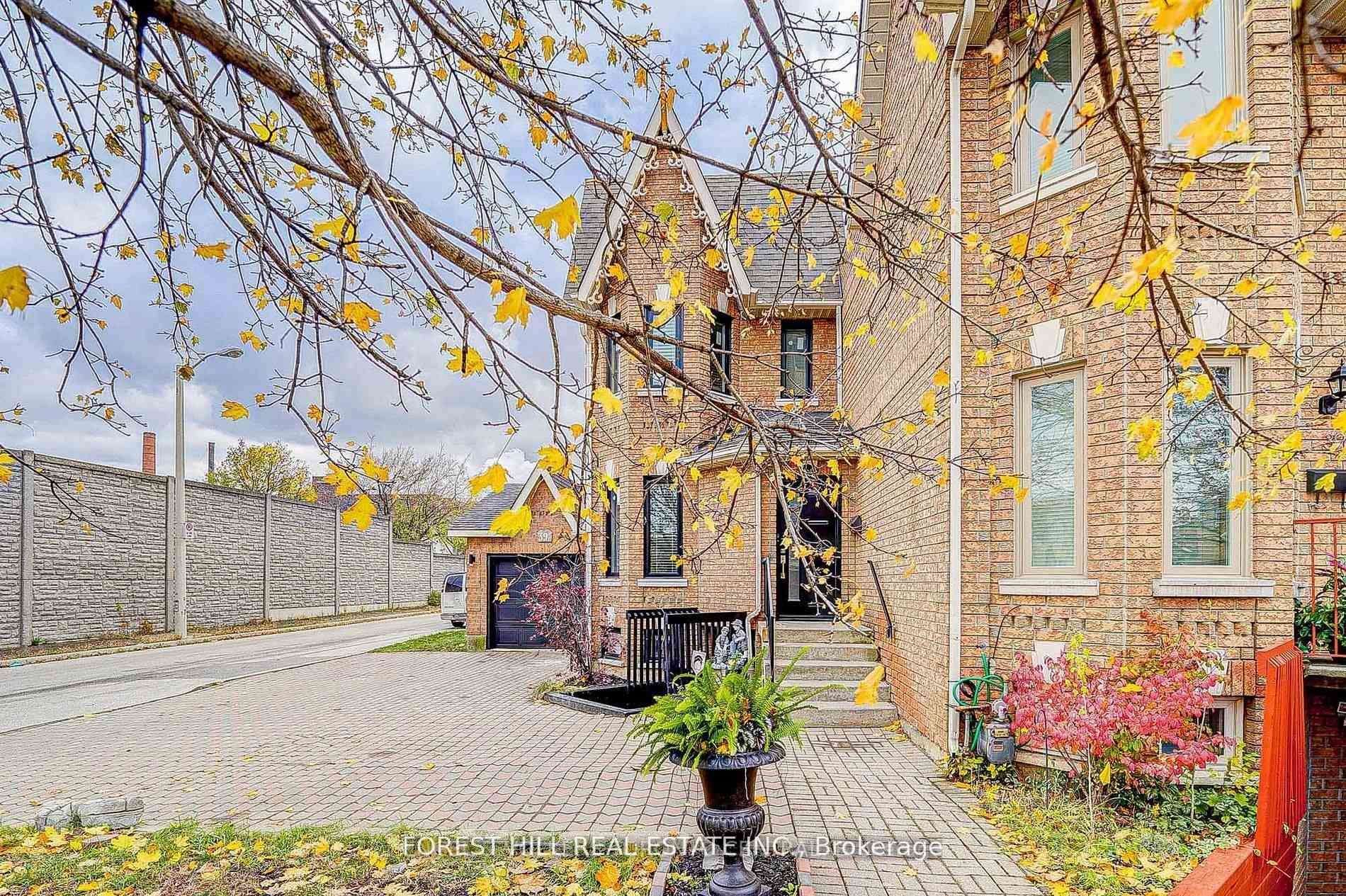 Photo 2 of Unit Lower, 39A Lippincott Street E, North York, Weston — HOMEH