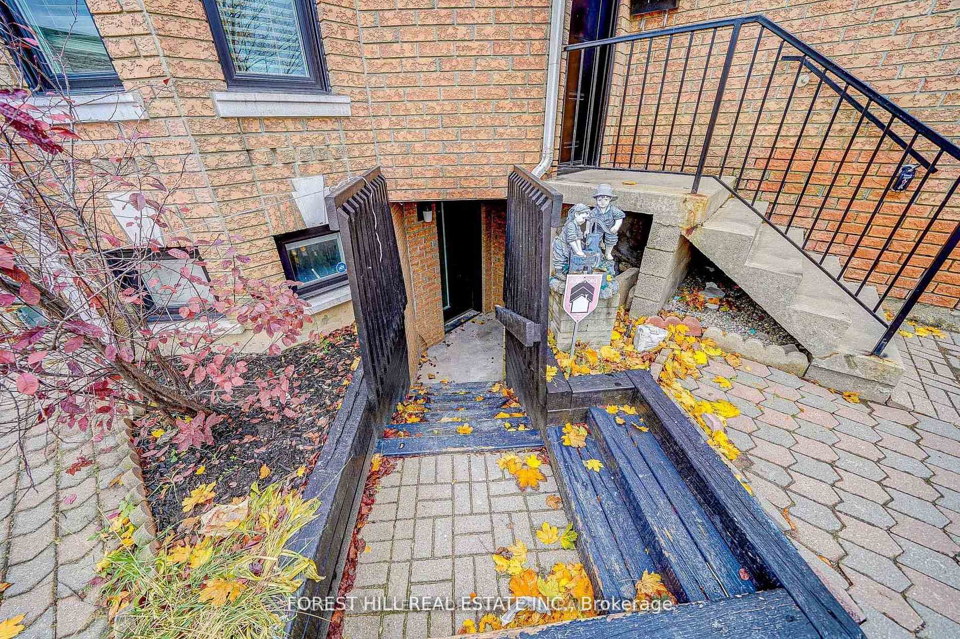 Photo 3 of Unit Lower, 39A Lippincott Street E, North York, Weston — HOMEH