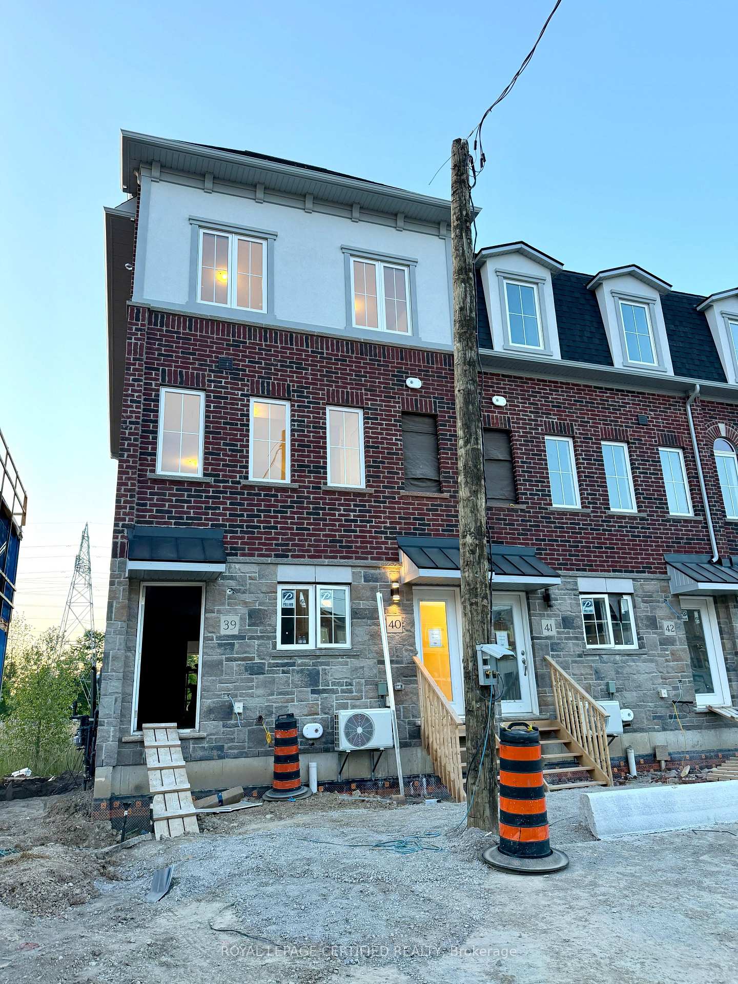 Photo 2 of 677 Park Road, Brantford, Lynden Hills — HOMEH