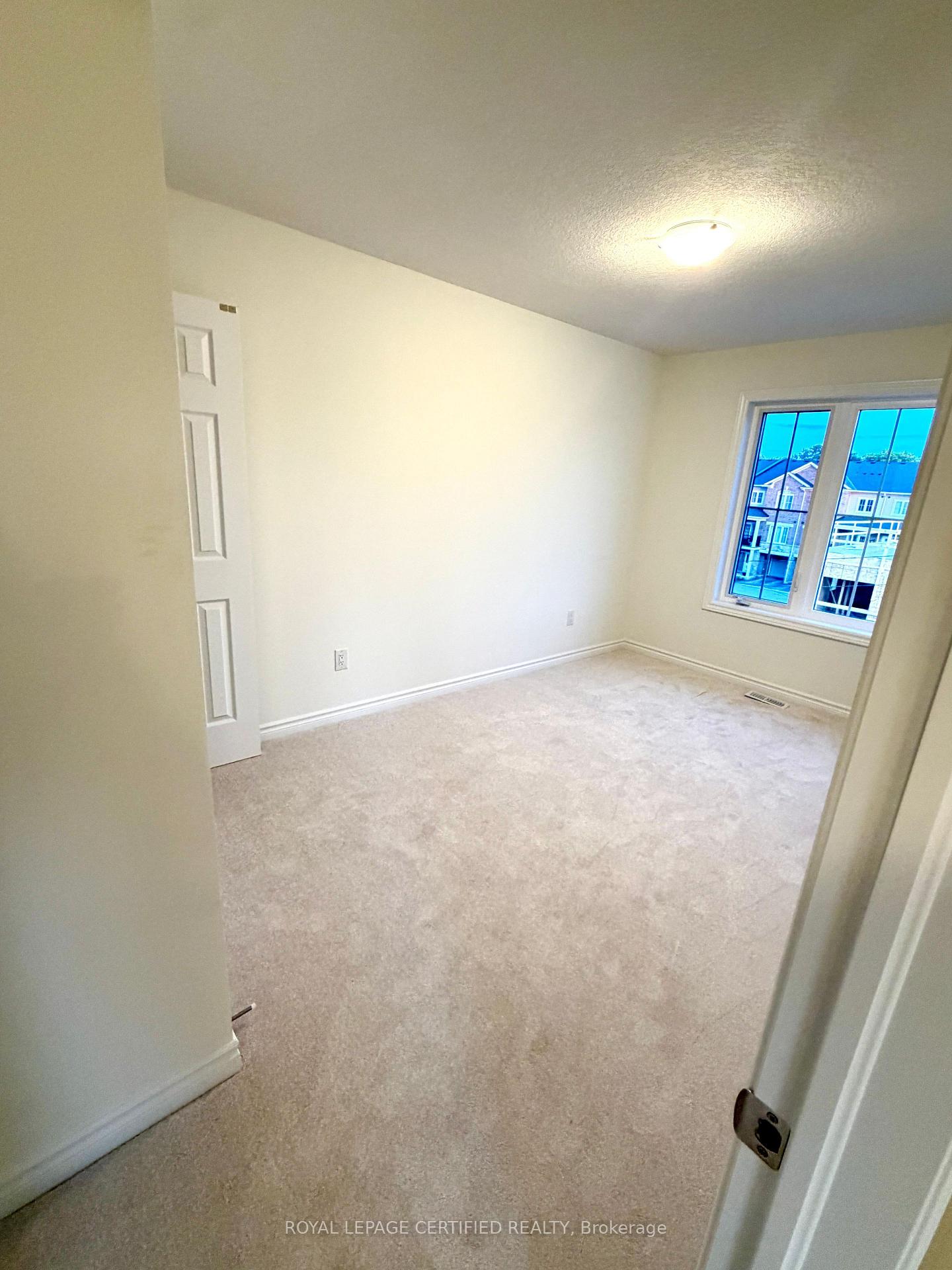 Photo 13 of 677 Park Road, Brantford, Lynden Hills — HOMEH
