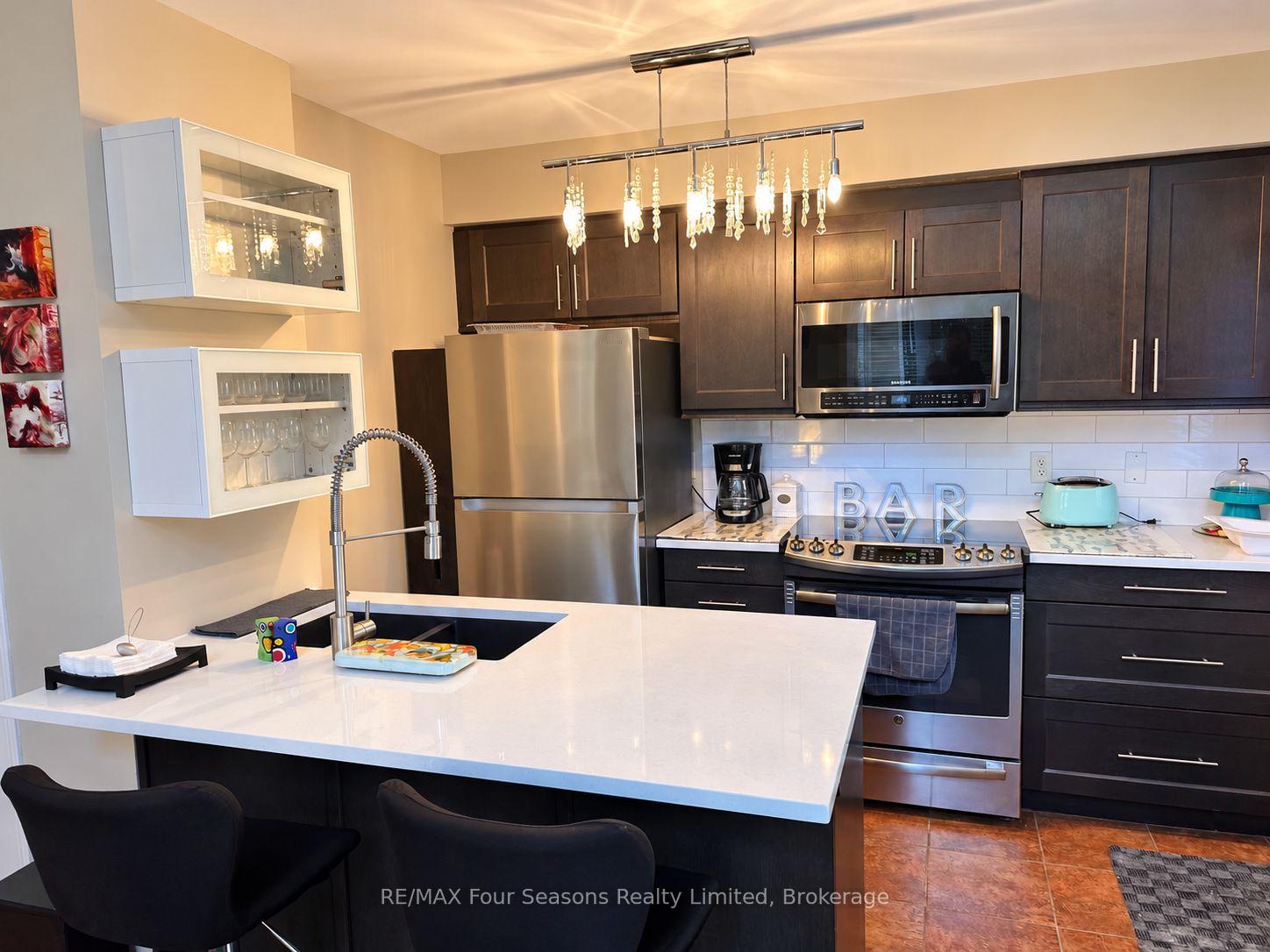 Photo 3 of Unit 21, 41 Sundial Court, Collingwood — HOMEH