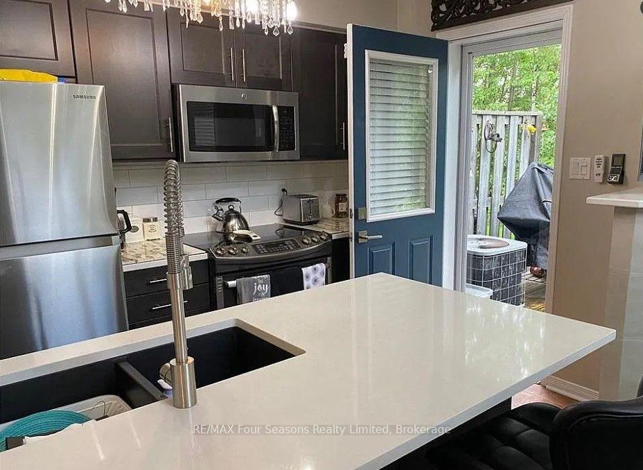 Photo 4 of Unit 21, 41 Sundial Court, Collingwood — HOMEH