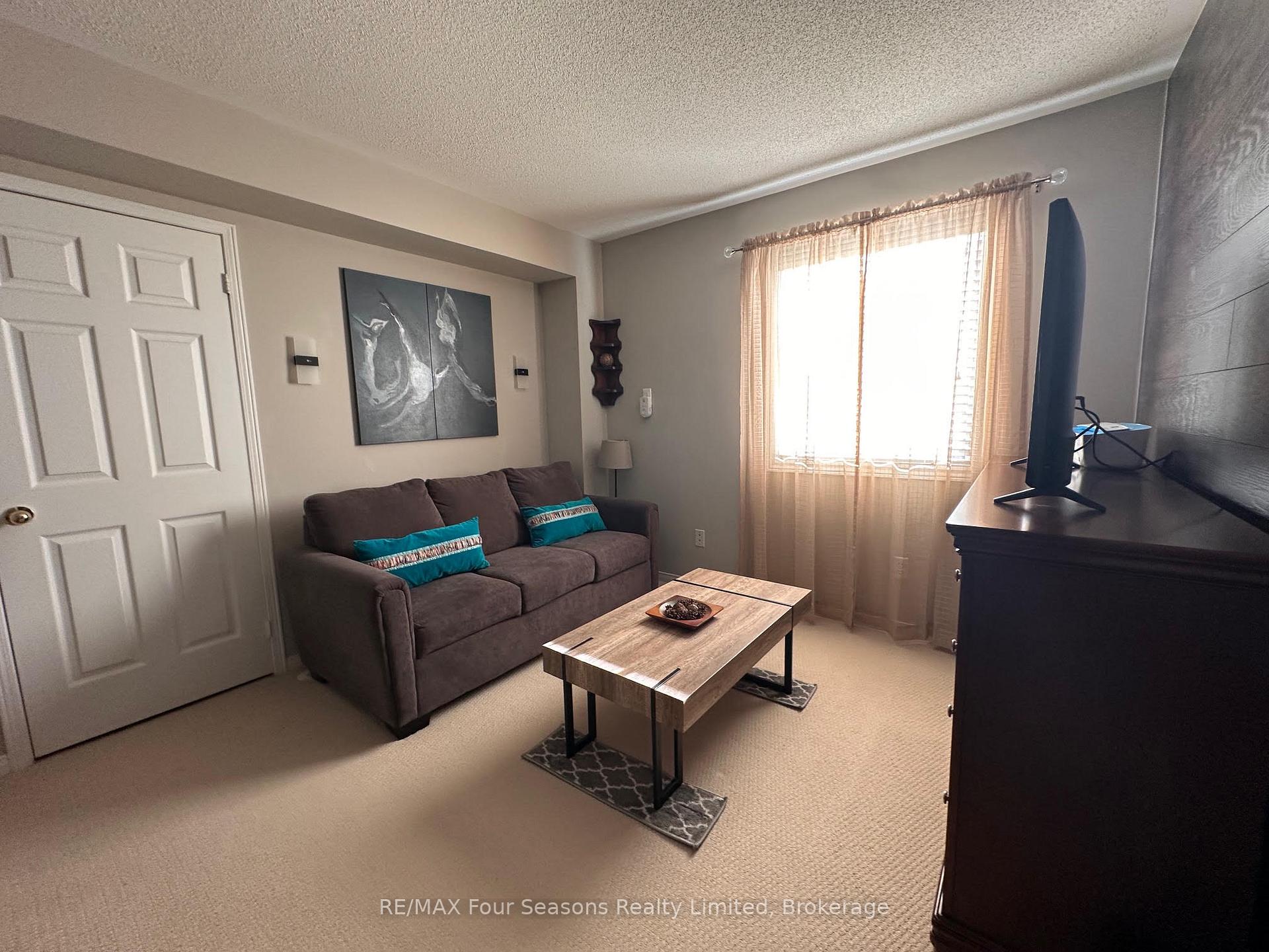 Photo 10 of Unit 21, 41 Sundial Court, Collingwood — HOMEH
