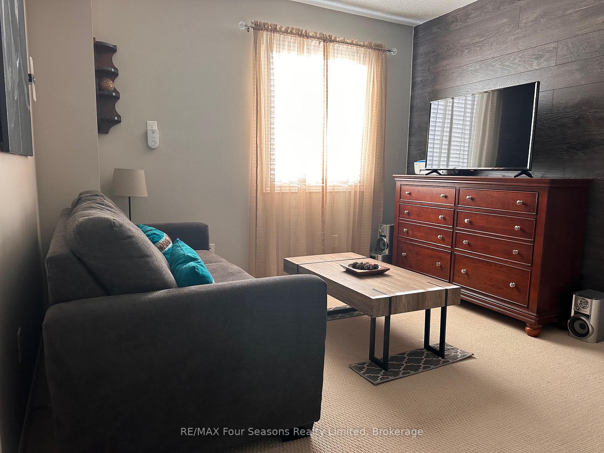 Photo 11 of Unit 21, 41 Sundial Court, Collingwood — HOMEH