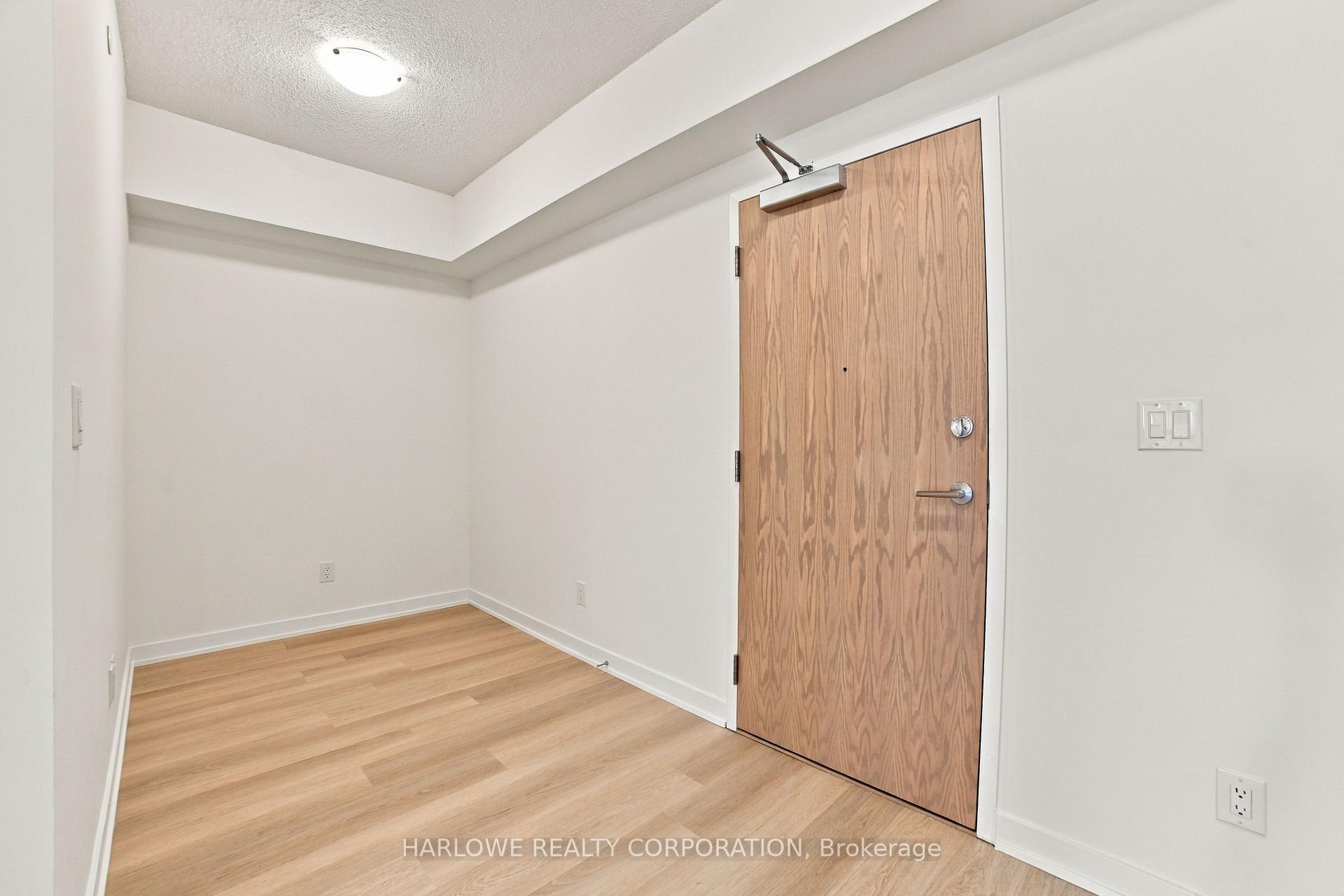 Photo 4 of Unit 206, 2825 Jane Street, North York, Glenfield-Jane Heights — HOMEH