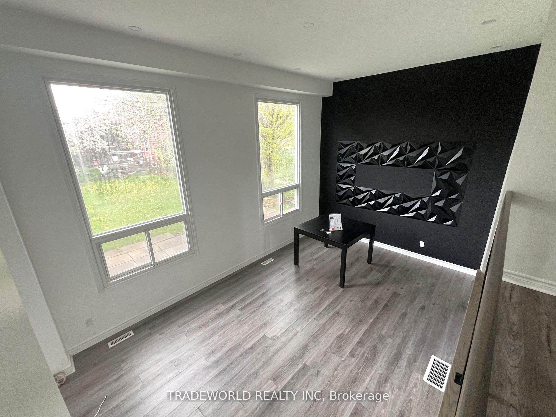 Photo 2 of 7465 Bybrook Drive, Mississauga, Malton — HOMEH