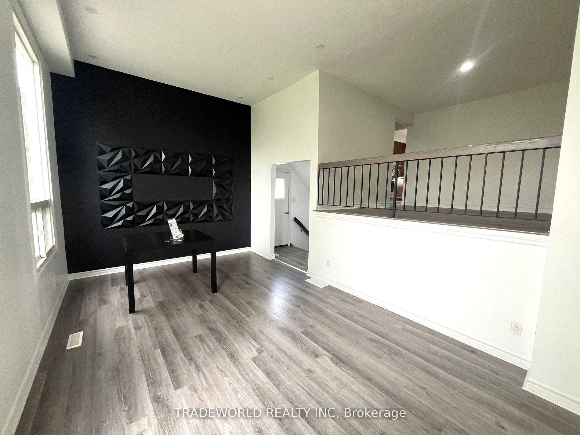 Photo 3 of 7465 Bybrook Drive, Mississauga, Malton — HOMEH