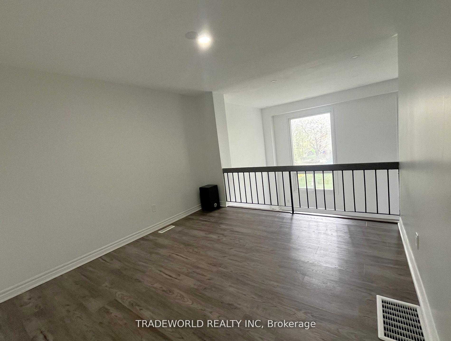 Photo 9 of 7465 Bybrook Drive, Mississauga, Malton — HOMEH