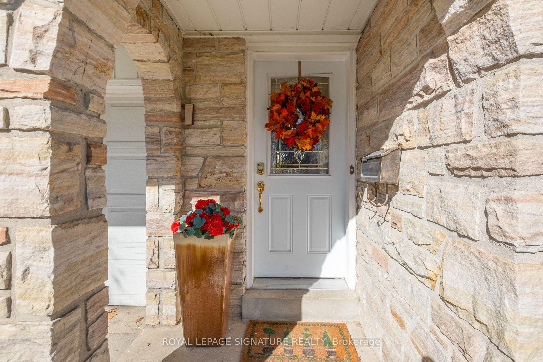 Photo 2 of 85 Pebblehill Square, Scarborough, Agincourt North — HOMEH