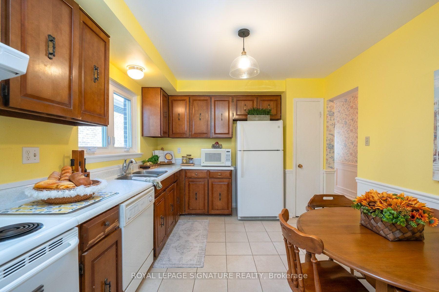 Photo 8 of 85 Pebblehill Square, Scarborough, Agincourt North — HOMEH
