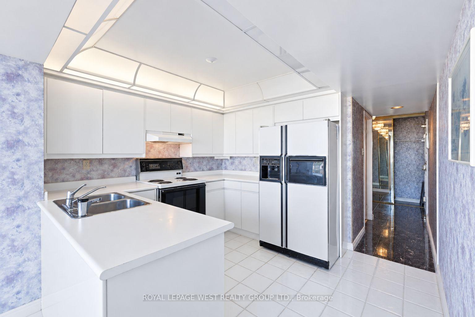 Photo 5 of Unit 940, 7300 Yonge Street, Vaughan, Crestwood-Springfarm-Yorkhill — HOMEH