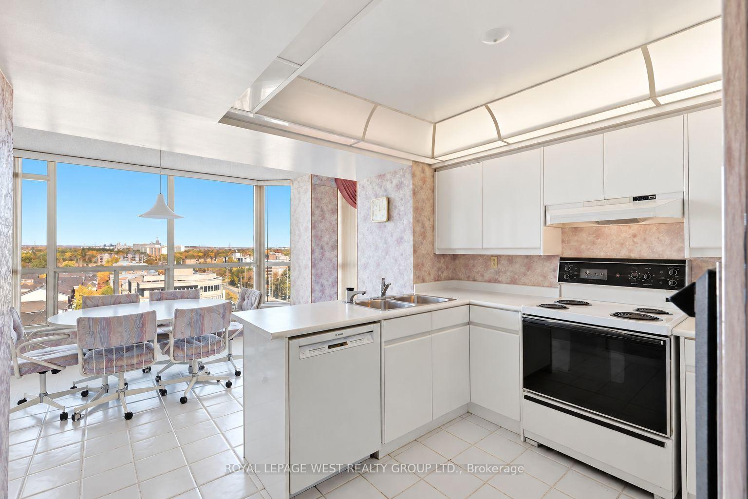 Photo 6 of Unit 940, 7300 Yonge Street, Vaughan, Crestwood-Springfarm-Yorkhill — HOMEH