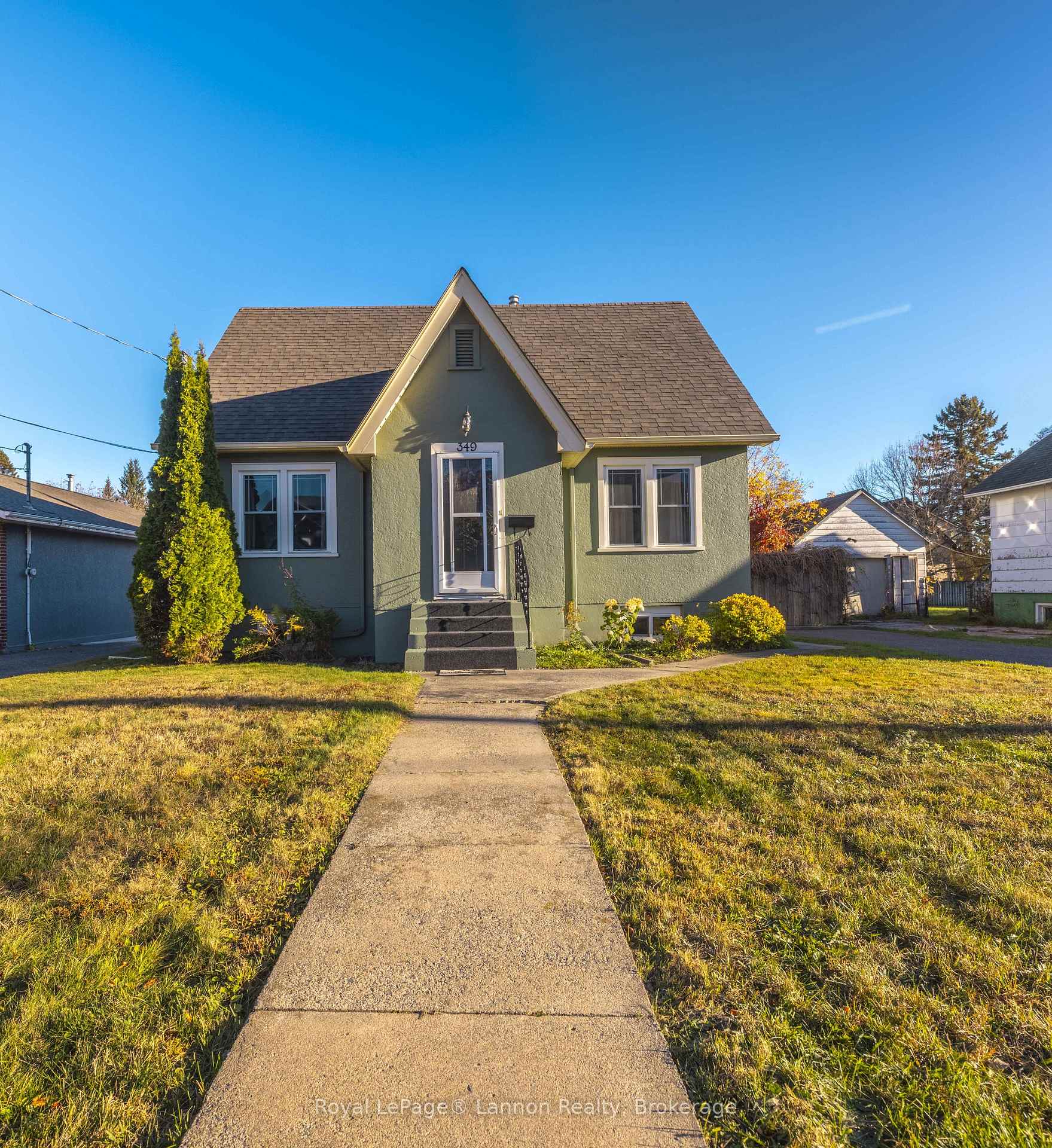 Photo of 349 Algoma Street N