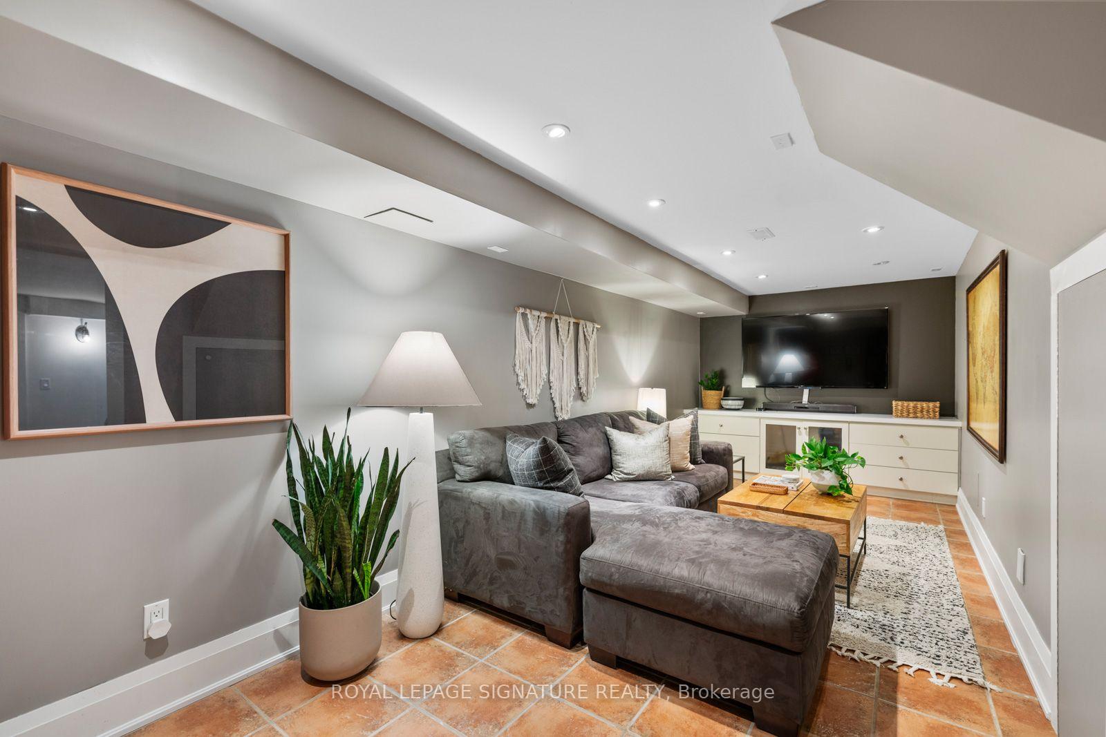 Photo 33 of 36 Duart Park Road, Toronto, The Beaches — HOMEH