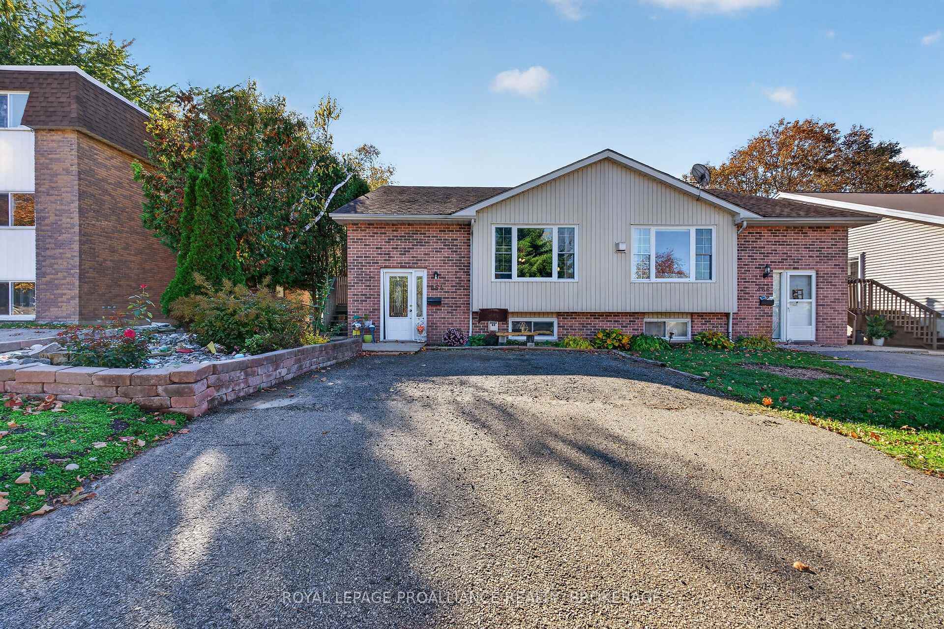 Photo 2 of 464 Henrietta Street, Gananoque, Gananoque — HOMEH