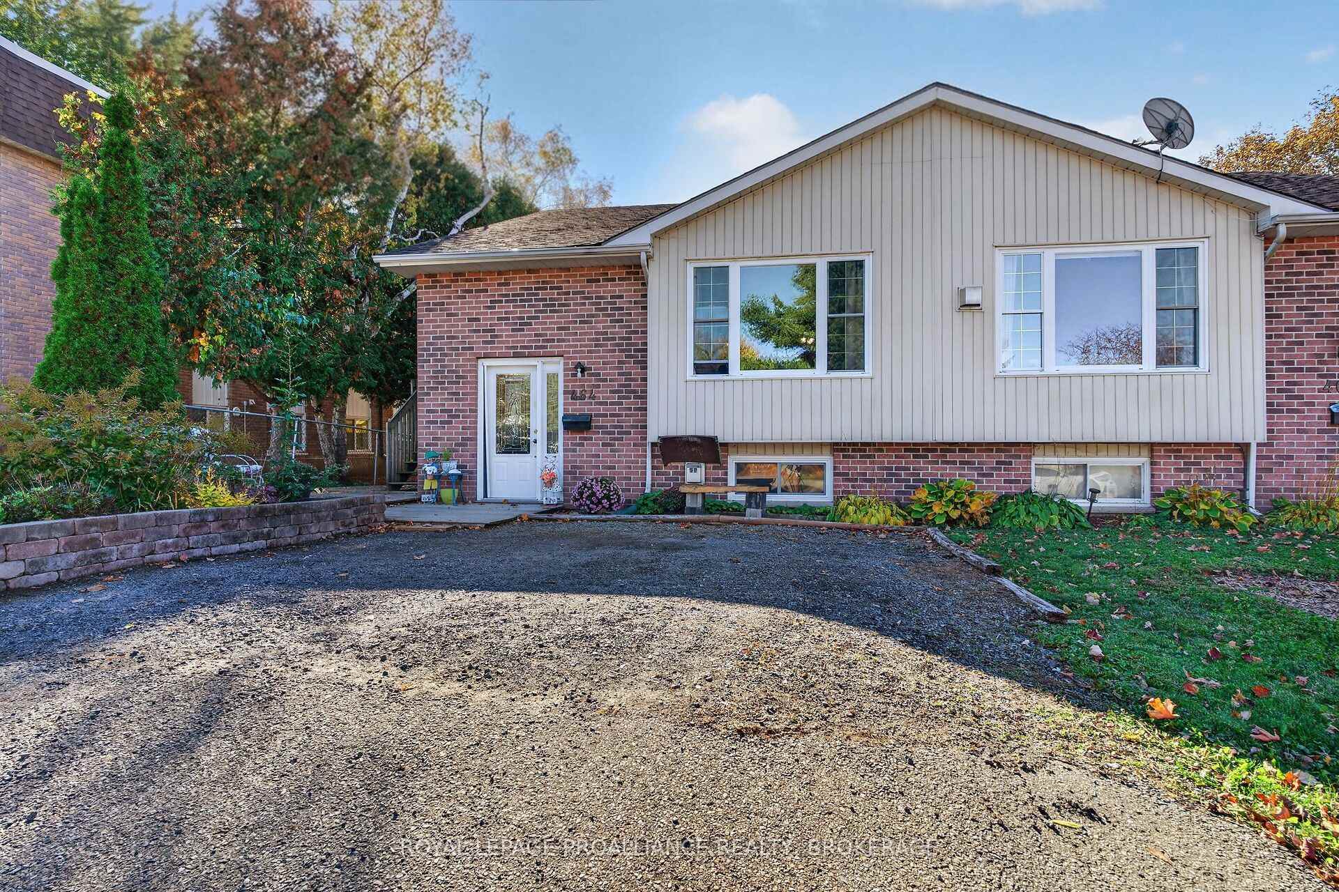 Photo 3 of 464 Henrietta Street, Gananoque, Gananoque — HOMEH