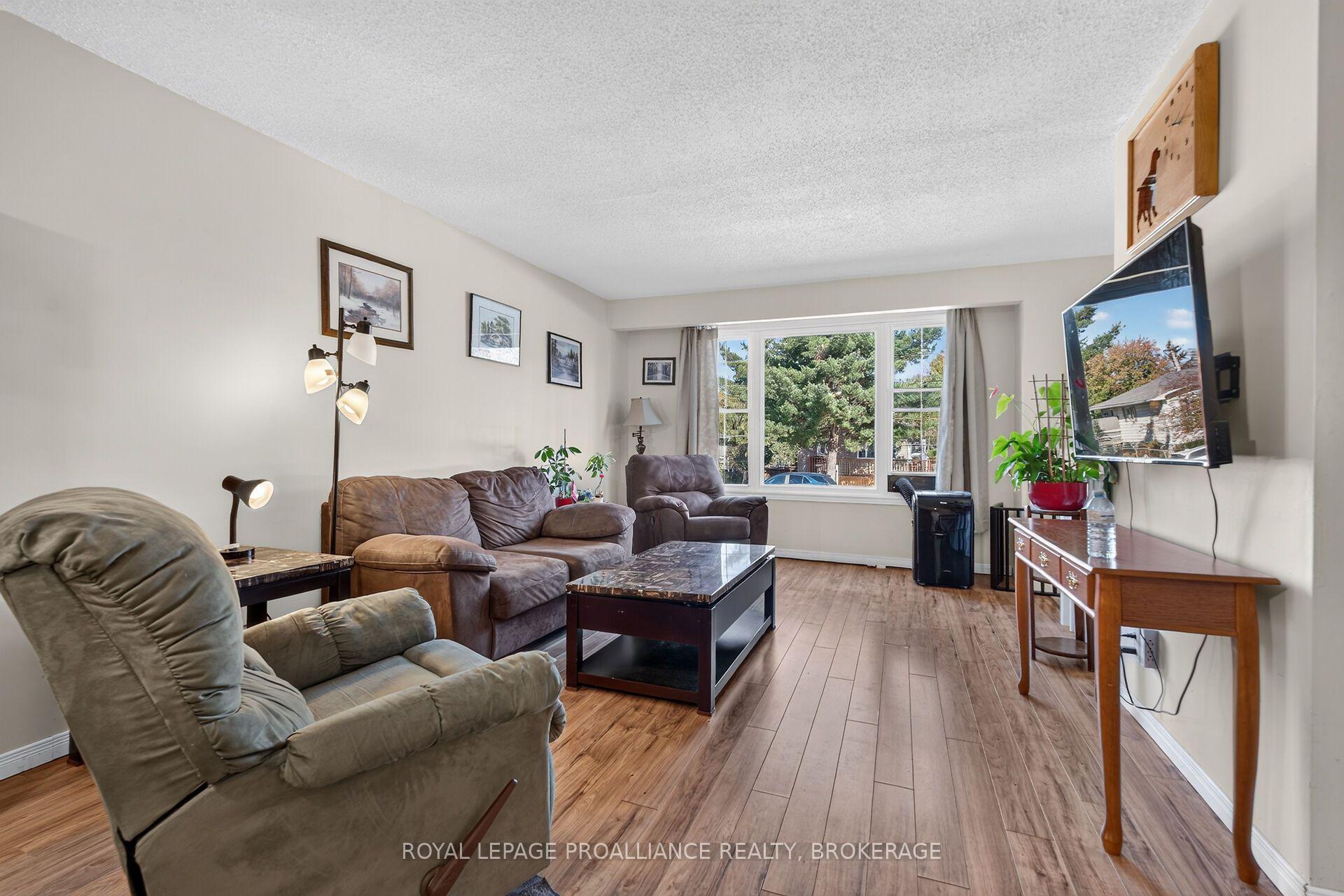 Photo 4 of 464 Henrietta Street, Gananoque, Gananoque — HOMEH