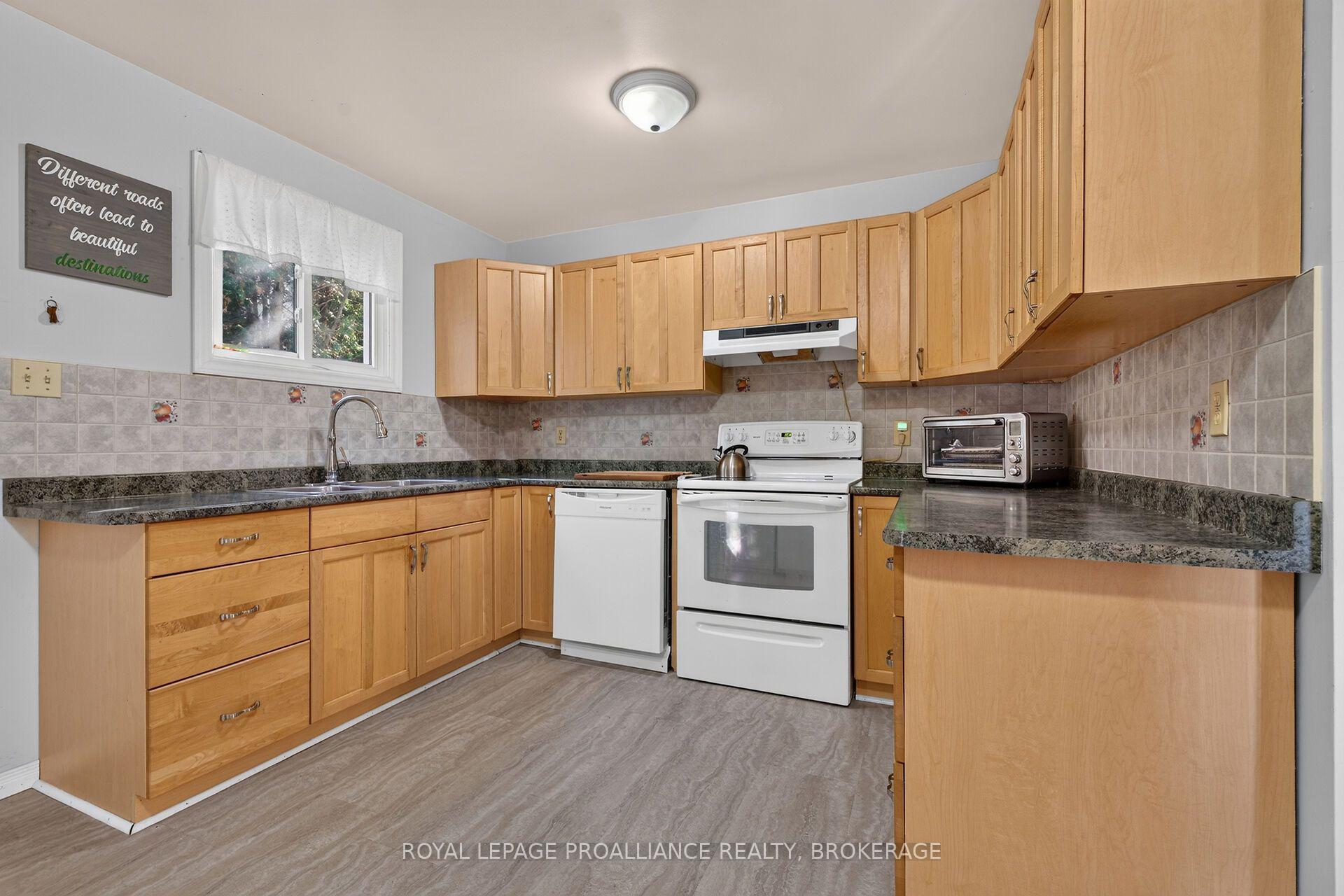 Photo 8 of 464 Henrietta Street, Gananoque, Gananoque — HOMEH