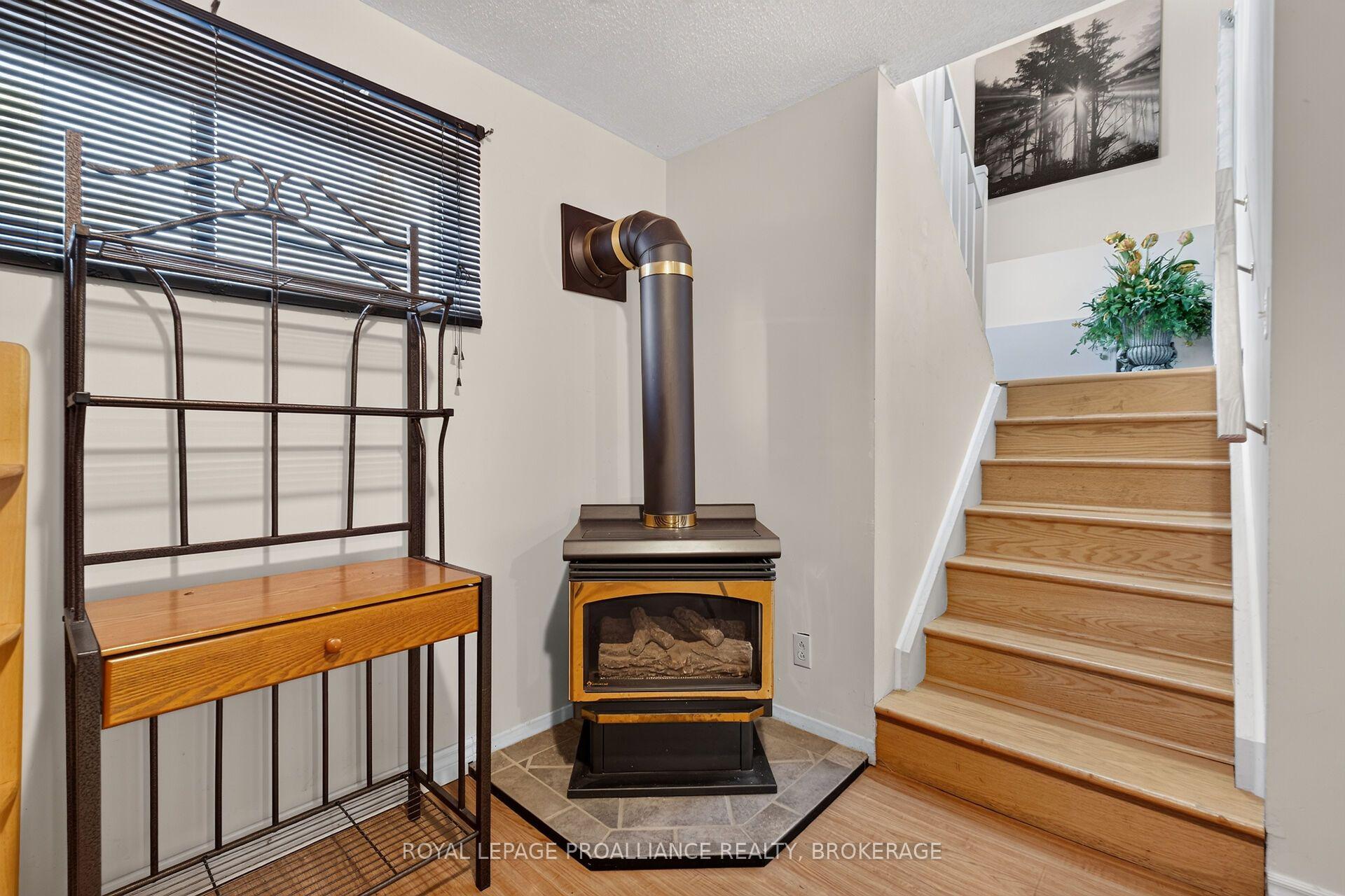 Photo 23 of 464 Henrietta Street, Gananoque, Gananoque — HOMEH