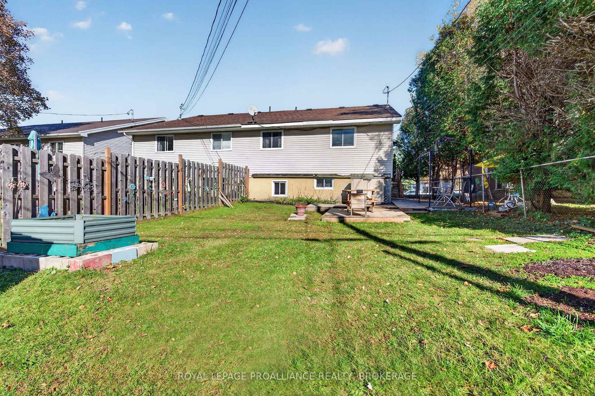 Photo 34 of 464 Henrietta Street, Gananoque, Gananoque — HOMEH
