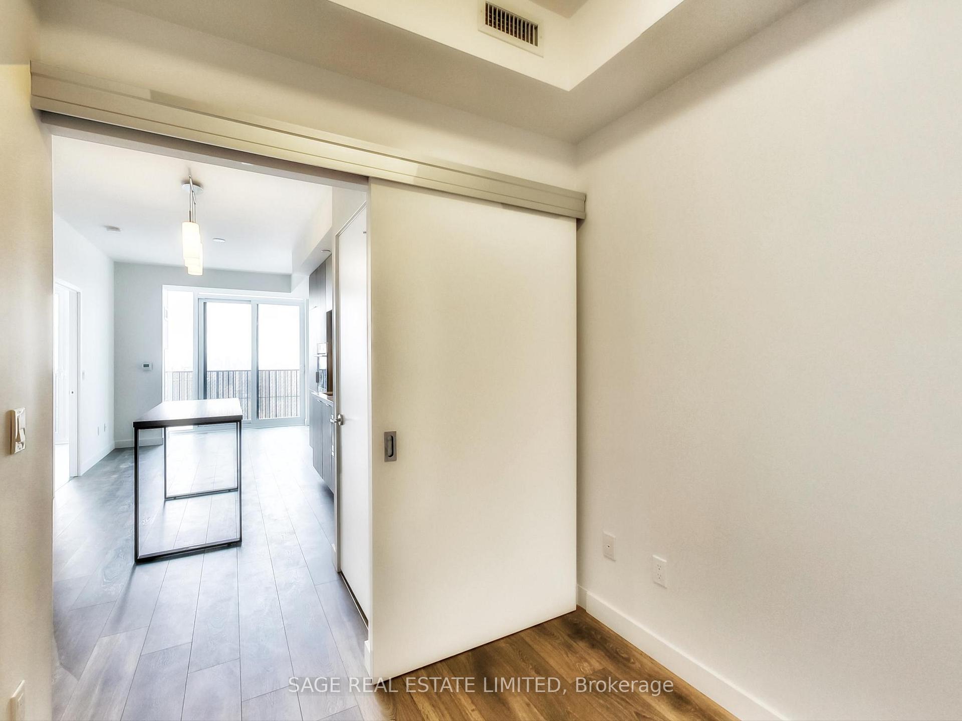 Photo 6 of Unit 5012, 8 Eglinton Avenue E, Toronto, Mount Pleasant West — HOMEH