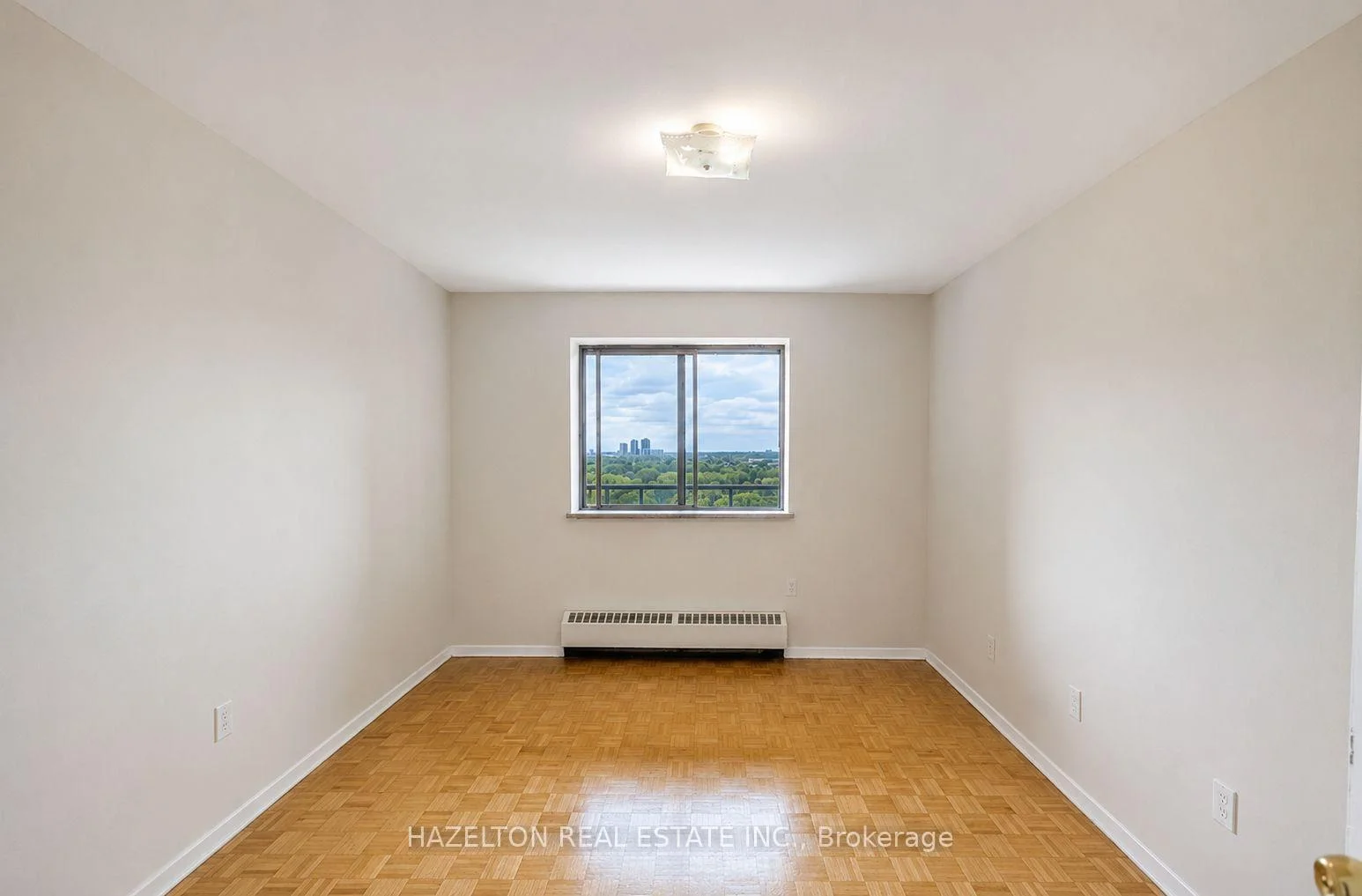 Photo 7 of Unit 704, 1665 Bloor Street E, Mississauga, Applewood — HOMEH
