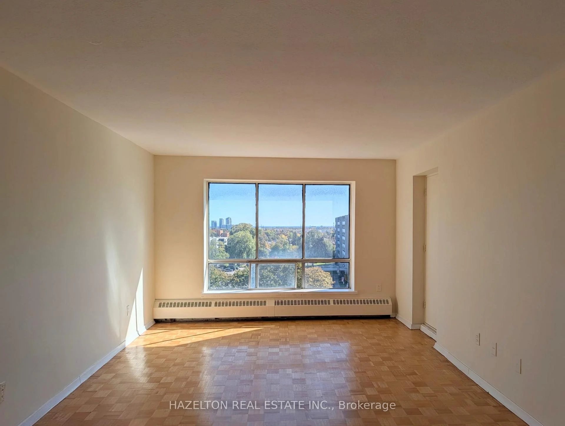 Photo 17 of Unit 704, 1665 Bloor Street E, Mississauga, Applewood — HOMEH