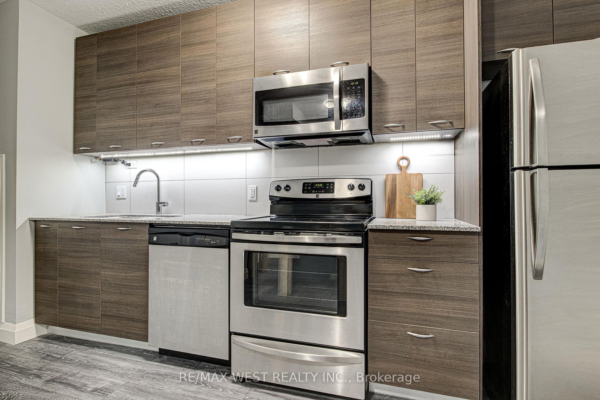 Photo 6 of Unit 215, 318 Spruce Street, Waterloo, Downtown Waterloo — HOMEH