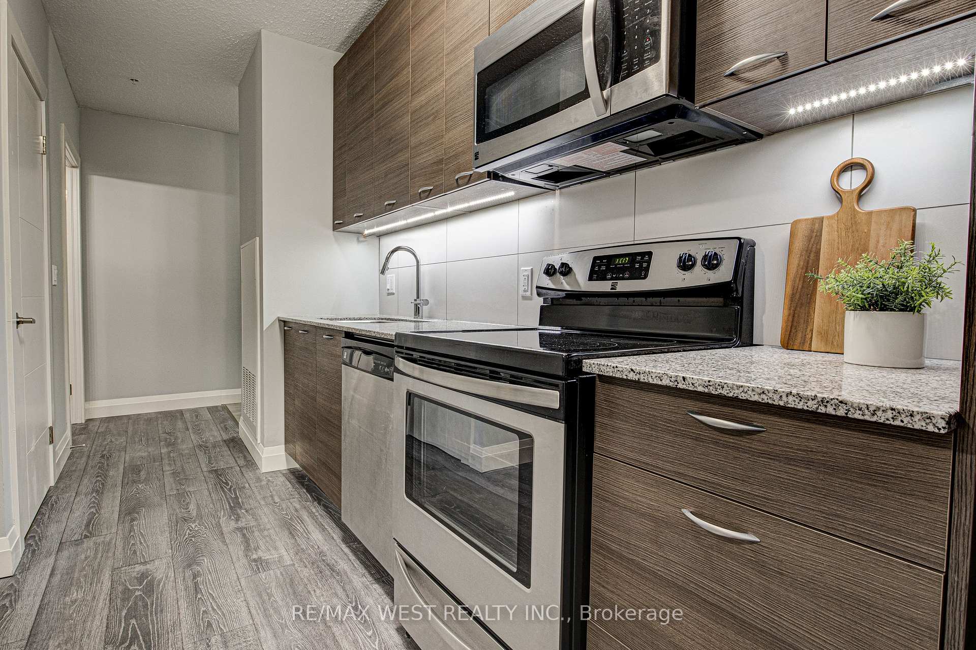 Photo 7 of Unit 215, 318 Spruce Street, Waterloo, Downtown Waterloo — HOMEH