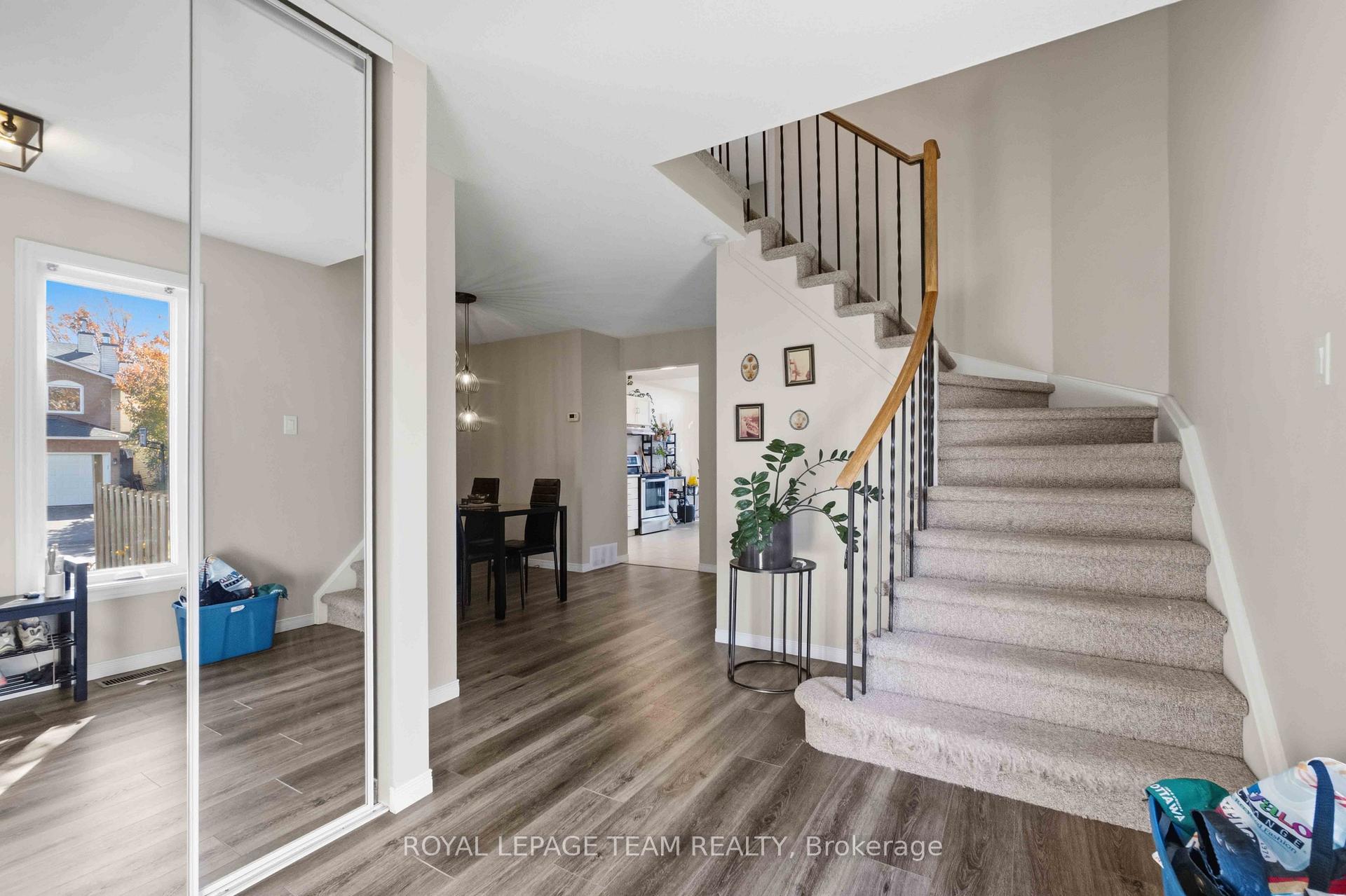 Photo 3 of 62 Springwater Drive, Ottawa, Kanata - Bridlewood — HOMEH