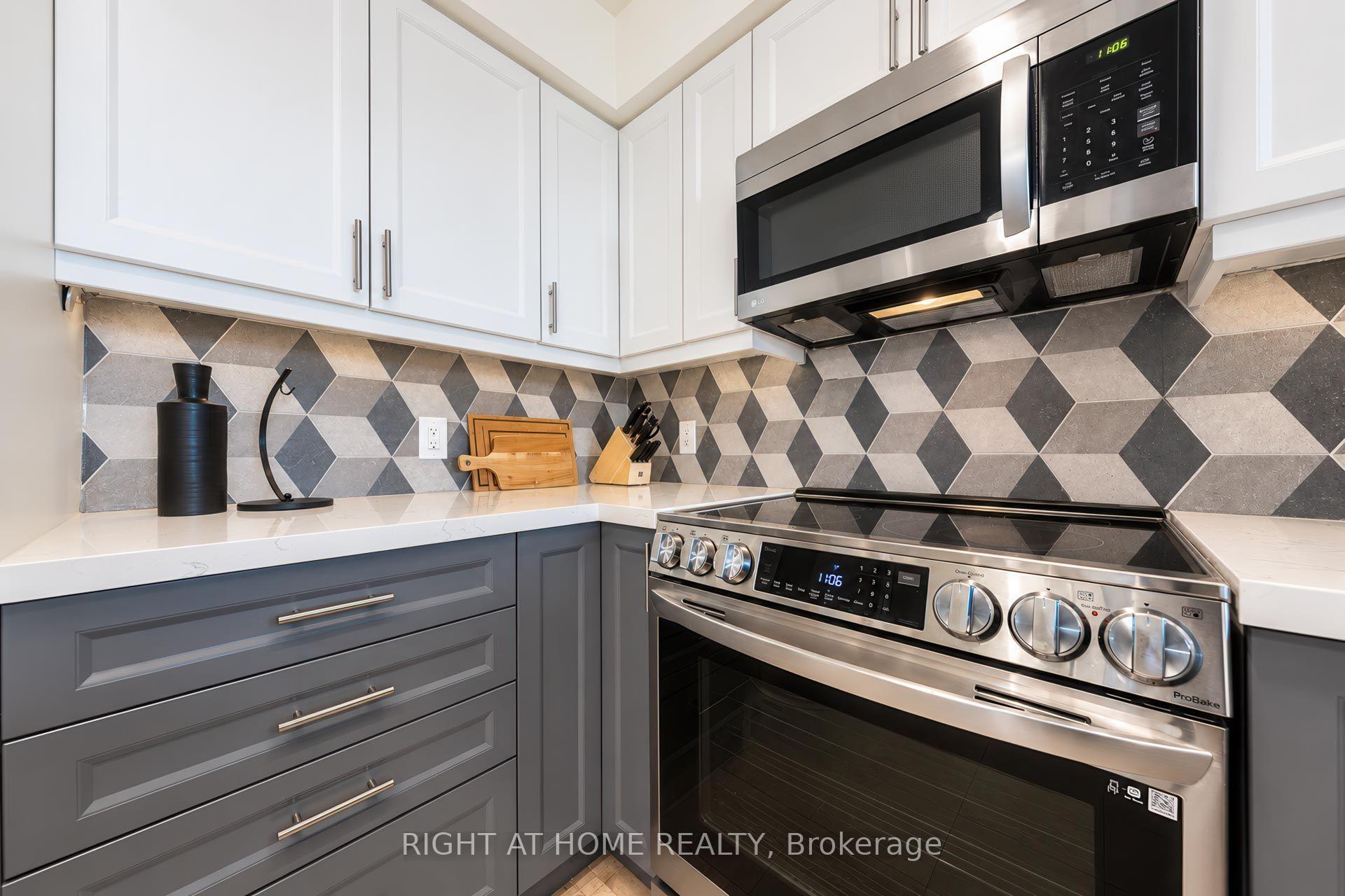 Photo 8 of Unit 2022, 35 Hollywood Avenue, North York, Willowdale East — HOMEH