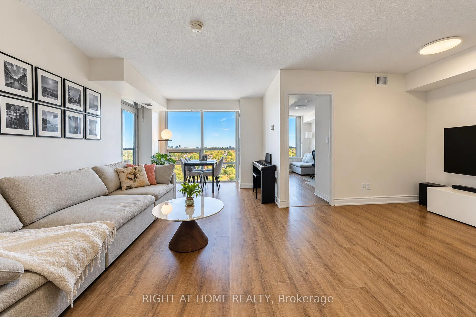 Photo 14 of Unit 2022, 35 Hollywood Avenue, North York, Willowdale East — HOMEH