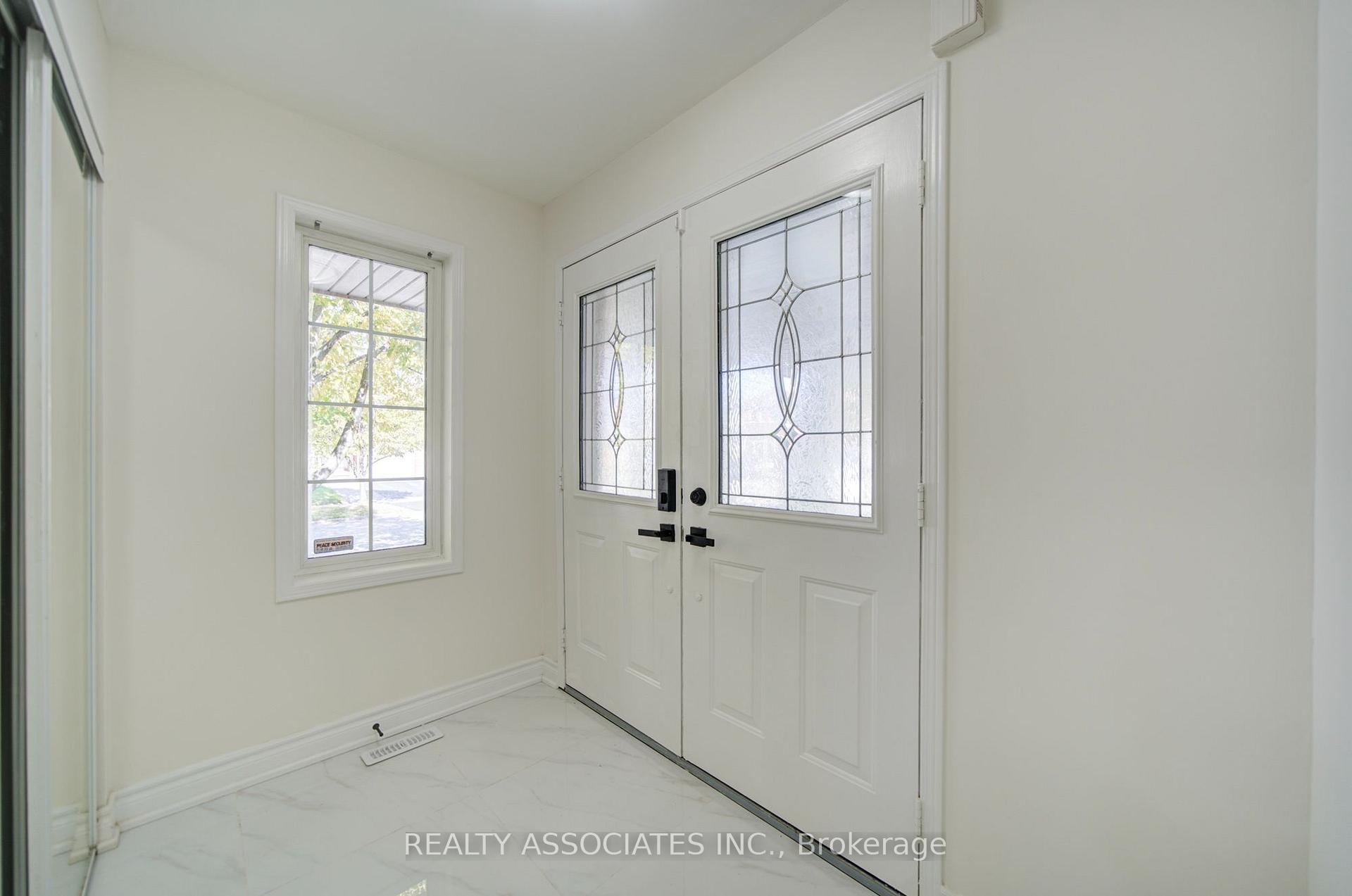 Photo 6 of 71 Highhill Drive, Scarborough, Tam O'Shanter-Sullivan — HOMEH