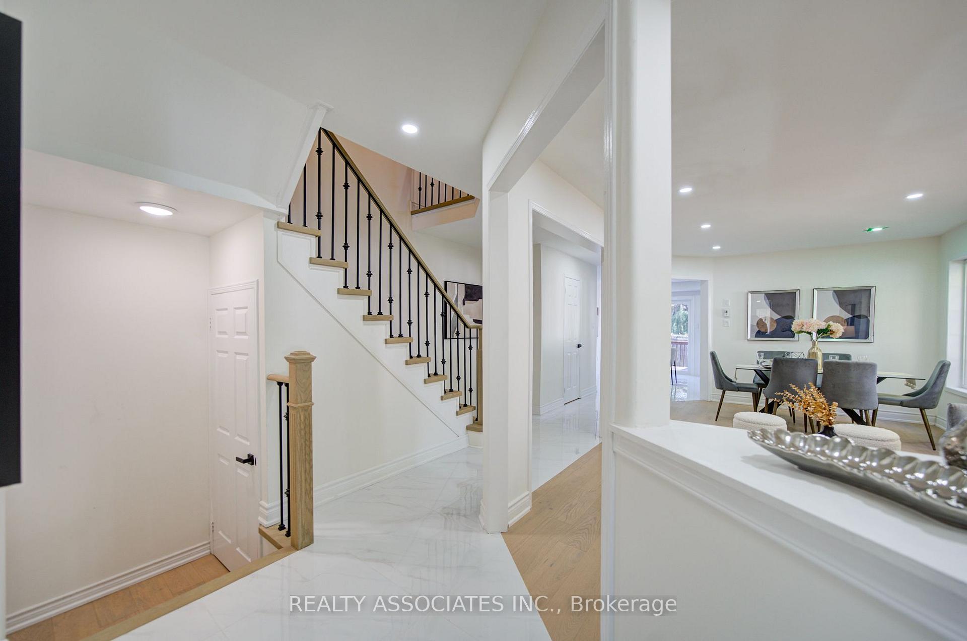 Photo 7 of 71 Highhill Drive, Scarborough, Tam O'Shanter-Sullivan — HOMEH