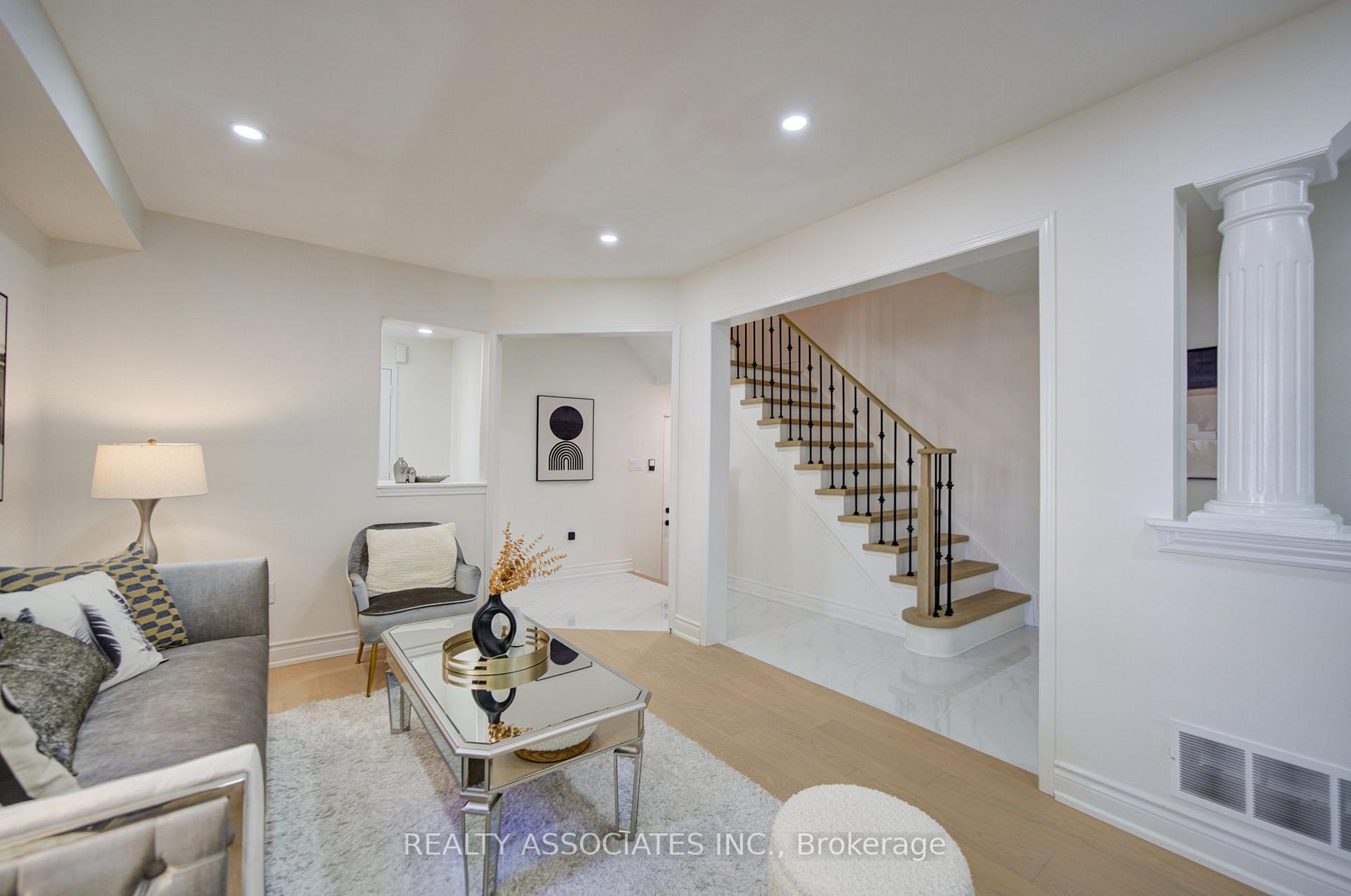 Photo 10 of 71 Highhill Drive, Scarborough, Tam O'Shanter-Sullivan — HOMEH