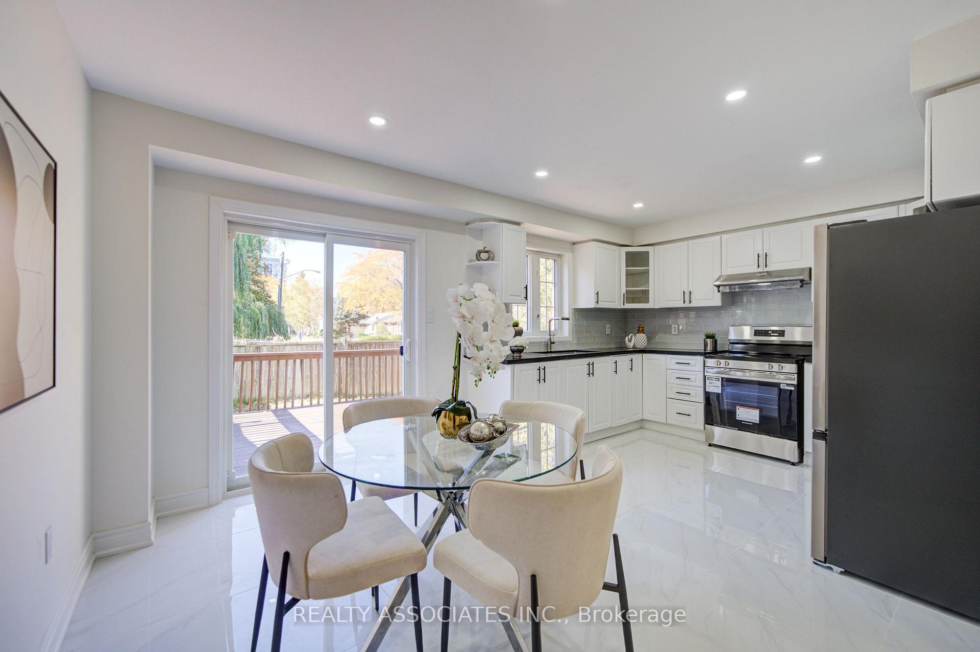 Photo 14 of 71 Highhill Drive, Scarborough, Tam O'Shanter-Sullivan — HOMEH