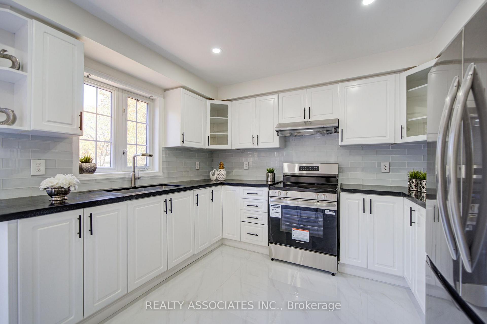 Photo 15 of 71 Highhill Drive, Scarborough, Tam O'Shanter-Sullivan — HOMEH