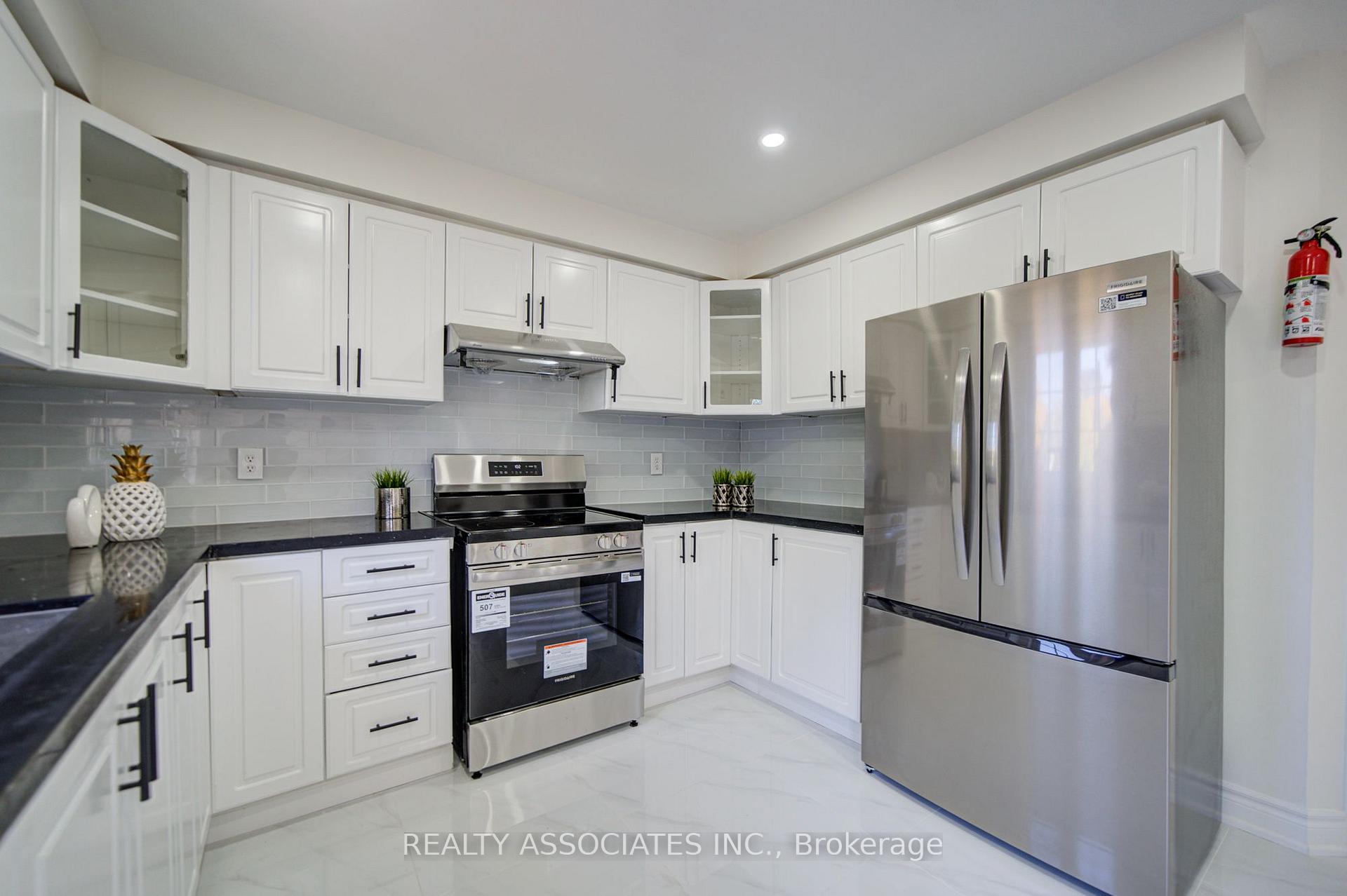Photo 17 of 71 Highhill Drive, Scarborough, Tam O'Shanter-Sullivan — HOMEH