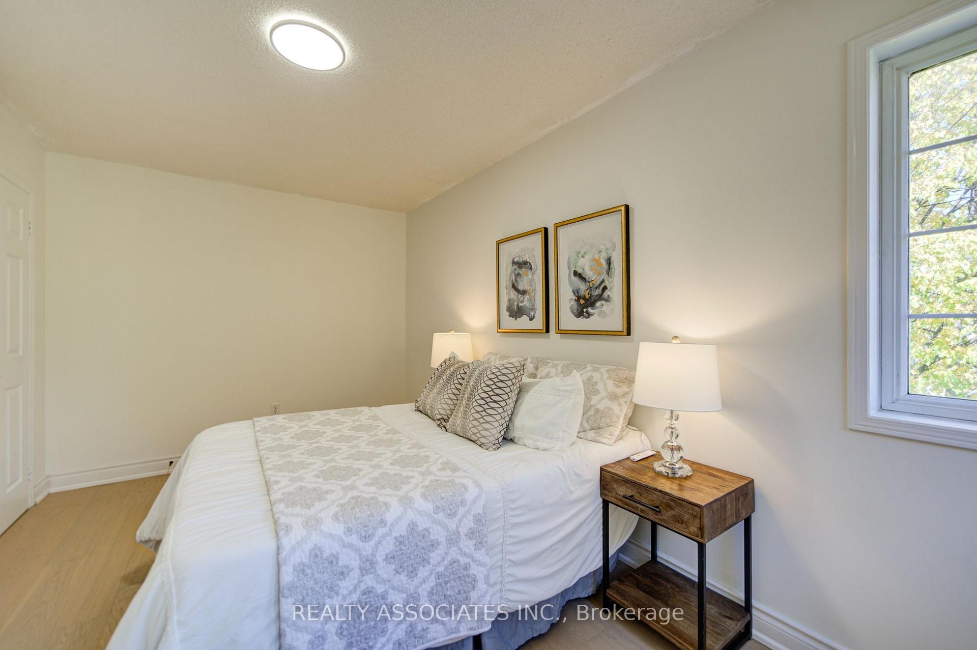 Photo 23 of 71 Highhill Drive, Scarborough, Tam O'Shanter-Sullivan — HOMEH